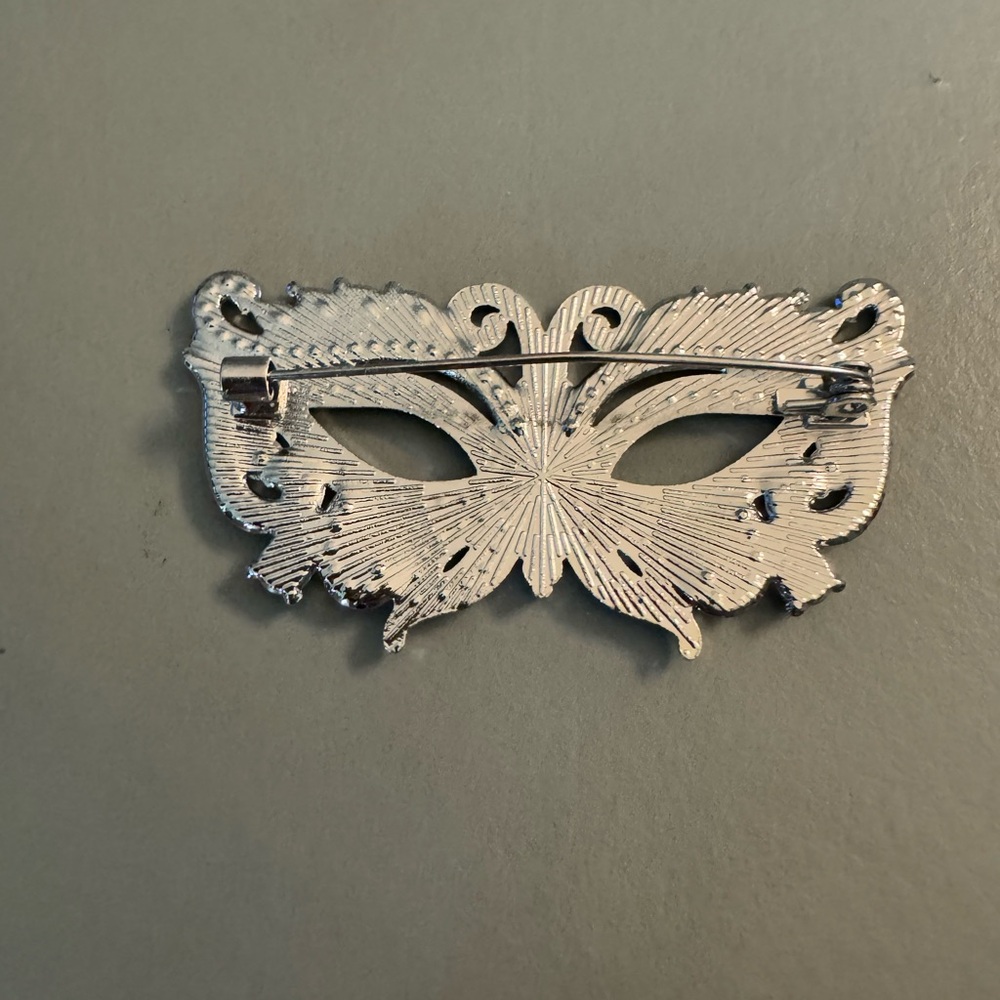 Masquerade Mask Iridescent Rhinestone Brooch, Lapel pin - Picture 4 of 4